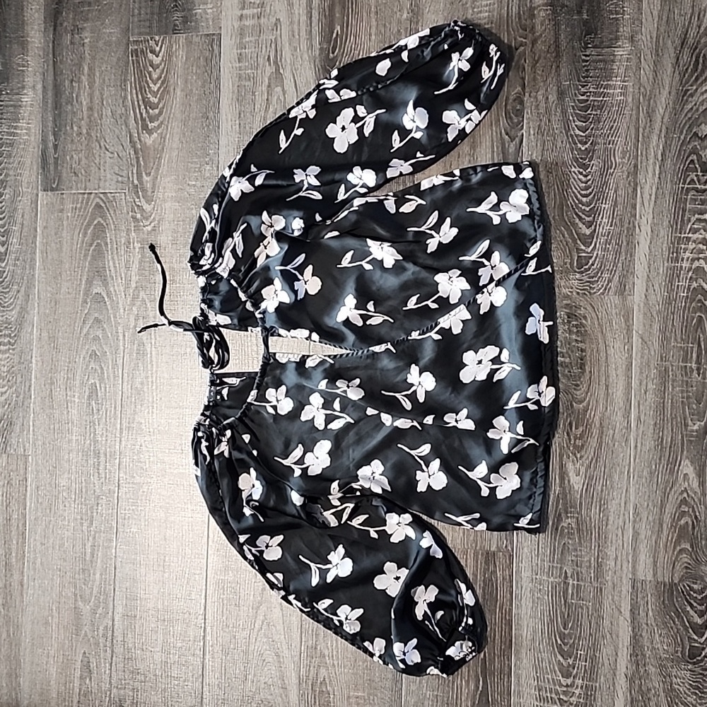 🌴 Glam keyhole flowy Blouse 🌴
